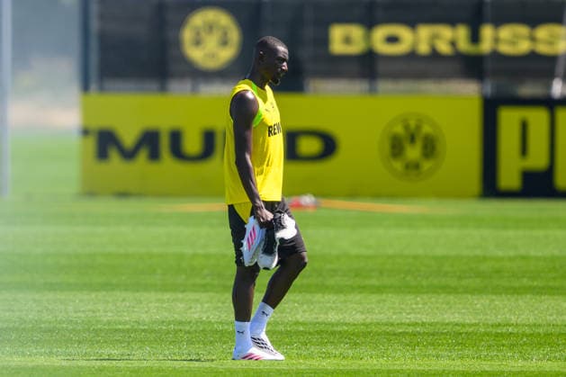 14.07.2026: Bundesliga, Borussia Dortmund öffentliches Training, Saisonstart 2026 2027 in Dortmund Serhou Guirassy (Borussia Dortmund) verlässt den Trainingsplatz. *** July 14, 2026: Bundesliga, Borussia Dortmund public training session, start of the 2026–2027 season in Dortmund; Serhou Guirassy leaves the Borussia Dortmund training field Copyright: xDavidxInderliedx