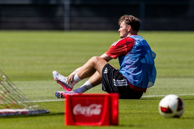 COLOGNE, GERMANY - JULY 15: Rav van den Berg (1. FC Koeln, 33) holding his ankle - injury? - during a training session of season 2026 27 at Geissbockheim on July 15, 2026 in Cologne, Germany. North Rhine Westphalia Germany Copyright: xSteffiexWunderlx