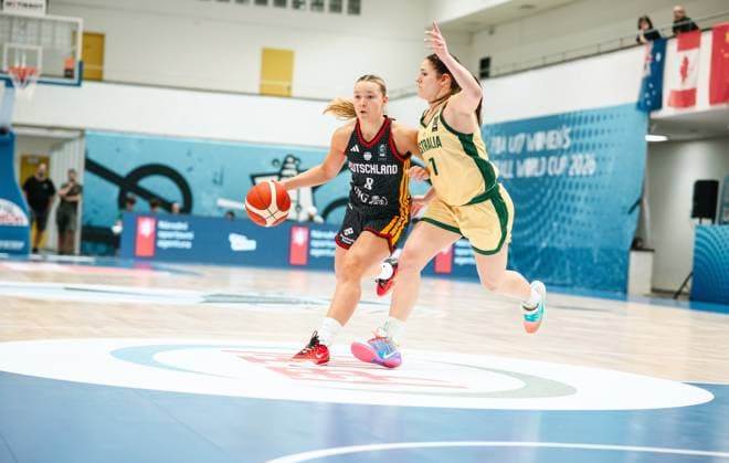 RECORD DATE NOT STATED Darina Zraychenko ( 8; Deutschland) treibt den Ball in Richtung Korb und setzt sich gegen eine australische Verteidigerin durch. Die Szene findet in der Starez Arena Vodova in Brno beim FIBA U17, U 17 Women s Basketball World Cup 2026 statt. Darina Zraychenko ( 8; Deutschland) im Dribbling gegen Australien *** Darina Zraychenko 8 of Germany drives the ball toward the basket and beats an Australian defender. The scene takes place at Starez Arena Vodova in Brno during the 2026 FIBA U17 Women’s Basketball World Cup. Darina Zraychenko 8 of Germany dribbles against Australia. Copyright: xJoelxKruehlerx