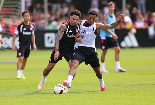 15.07.2026, Fussball Training, Eintracht Frankfurt, v.l., Pharell Nnamdi Collins (Eintracht Frankfurt), Jessic Ngankam (Eintracht Frankfurt) DFL DFB REGULATIONS PROHIBIT ANY USE OF PHOTOGRAPHS AS IMAGE SEQUENCES AND OR QUASI-VIDEO. xdcx *** July 15, 2026, Soccer practice, Eintracht Frankfurt, from left: Pharell Nnamdi Collins (Eintracht Frankfurt), Jessic Ngankam (Eintracht Frankfurt). DFL and DFB regulations prohibit any use of photographs as image sequences and or quasi-video. xdcx Copyright: HMBxMedia Claus