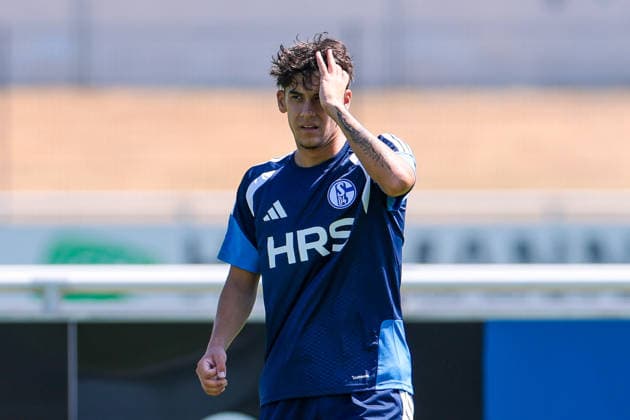 15.07.2026, Fussball, Training des FC Schalke 04. Edin Gashi (FC Schalke O4 II). Gelsenkirchen Trainingsgelände FC Schalke 04 NRW Deutschland xRHR-FOTO YYx *** July 15, 2026, Soccer, FC Schalke 04 practice, Edin Gashi, FC Schalke 04 II, Gelsenkirchen, FC Schalke 04 training facility, North Rhine-Westphalia, Germany, xRHR, PHOTO YYx Copyright: RHR-FOTOx RHR-FOTO YY