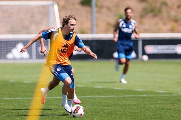 15.07.2026, Fussball, Training des FC Schalke 04. Finn Porath (FC Schalke 04). Gelsenkirchen Trainingsgelände FC Schalke 04 NRW Deutschland xRHR-FOTO YYx *** July 15, 2026, Soccer, FC Schalke 04 practice Finn Porath FC Schalke 04 Gelsenkirchen FC Schalke 04 training facility NRW Germany xRHR PHOTO YYx Copyright: RHR-FOTOx RHR-FOTO YY