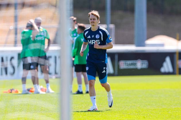 15.07.2026, Fussball, Training des FC Schalke 04. Finn Porath (FC Schalke 04). Gelsenkirchen Trainingsgelände FC Schalke 04 NRW Deutschland xRHR-FOTO YYx *** July 15, 2026, Soccer, FC Schalke 04 practice Finn Porath FC Schalke 04 Gelsenkirchen FC Schalke 04 training facility NRW Germany xRHR PHOTO YYx Copyright: RHR-FOTOx RHR-FOTO YY