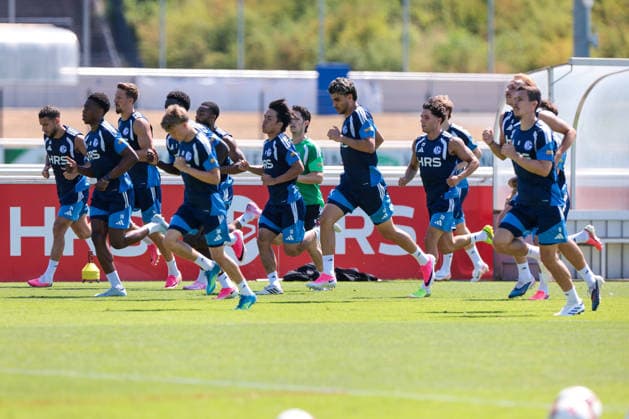 15.07.2026, Fussball, Training des FC Schalke 04. Ausdauertraining für die Spieler des S04. Gelsenkirchen Trainingsgelände FC Schalke 04 NRW Deutschland xRHR-FOTO YYx *** July 15, 2026, Soccer, FC Schalke 04 Training: Endurance Training for the S04 Players, Gelsenkirchen, FC Schalke 04 Training Facility, North Rhine-Westphalia, Germany, xRHR, PHOTO YYx Copyright: RHR-FOTOx RHR-FOTO YY