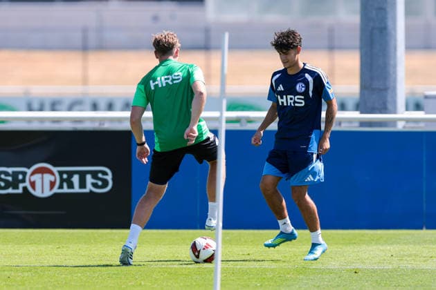 15.07.2026, Fussball, Training des FC Schalke 04. Edin Gashi (FC Schalke O4 II). Gelsenkirchen Trainingsgelände FC Schalke 04 NRW Deutschland xRHR-FOTO YYx *** July 15, 2026, Soccer, FC Schalke 04 practice, Edin Gashi, FC Schalke 04 II, Gelsenkirchen, FC Schalke 04 training facility, North Rhine-Westphalia, Germany, xRHR, PHOTO YYx Copyright: RHR-FOTOx RHR-FOTO YY