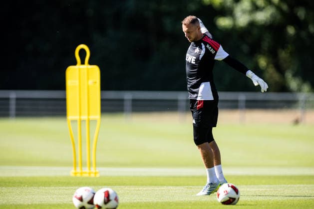COLOGNE, GERMANY - JULY 15: Marvin Schwaebe (Schwäbe, Schwabe, 1. FC Koeln, 1) warming up during a training session of season 2026 27 at Geissbockheim on July 15, 2026 in Cologne, Germany. North Rhine Westphalia Germany Copyright: xSteffiexWunderlx