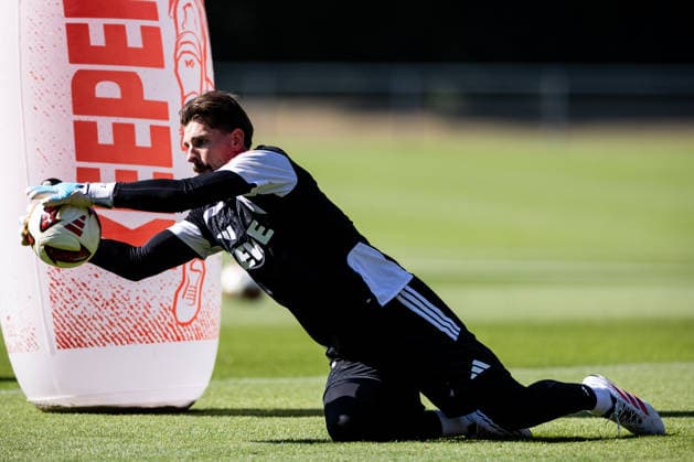 COLOGNE, GERMANY - JULY 15: Ron-Robert Zieler (1. FC Koeln, 20) catching the ball during a training session of season 2026 27 at Geissbockheim on July 15, 2026 in Cologne, Germany. North Rhine Westphalia Germany Copyright: xSteffiexWunderlx