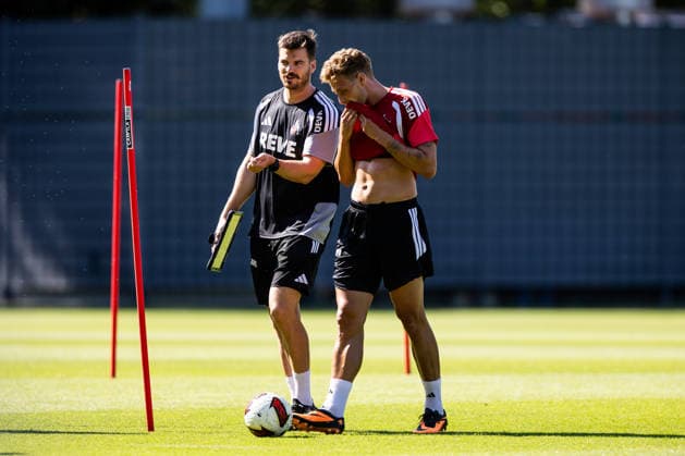 COLOGNE, GERMANY - JULY 15: Max Weuthen (Athletics Coach 1. FC Koeln) talking to Sebastian Sebulonsen (1. FC Koeln, 28) during a training session of season 2026 27 at Geissbockheim on July 15, 2026 in Cologne, Germany. North Rhine Westphalia Germany Copyright: xSteffiexWunderlx