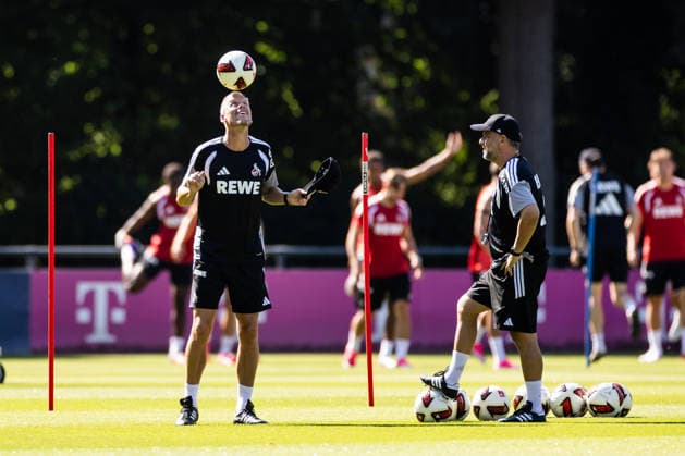COLOGNE, GERMANY - JULY 15: Kevin McKenna (Assistant Coach 1. FC Koeln) playing around with a ball during a training session of season 2026 27 at Geissbockheim on July 15, 2026 in Cologne, Germany. North Rhine Westphalia Germany Copyright: xSteffiexWunderlx