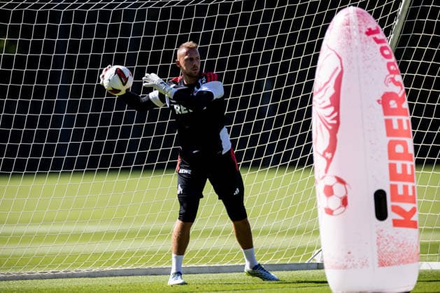 COLOGNE, GERMANY - JULY 15: Marvin Schwaebe (Schwäbe, Schwabe, 1. FC Koeln, 1) catching the ball during a training session of season 2026 27 at Geissbockheim on July 15, 2026 in Cologne, Germany. North Rhine Westphalia Germany Copyright: xSteffiexWunderlx