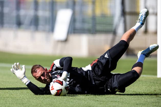 COLOGNE, GERMANY - JULY 15: Marvin Schwaebe (Schwäbe, Schwabe, 1. FC Koeln, 1) catching the ball during a training session of season 2026 27 at Geissbockheim on July 15, 2026 in Cologne, Germany. North Rhine Westphalia Germany Copyright: xSteffiexWunderlx