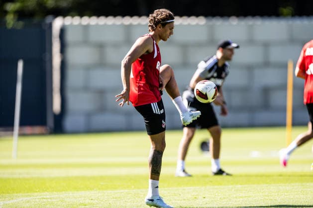 COLOGNE, GERMANY - JULY 15: Julian Pauli (1. FC Koeln) controls the ball during a training session of season 2026 27 at Geissbockheim on July 15, 2026 in Cologne, Germany. North Rhine Westphalia Germany Copyright: xSteffiexWunderlx