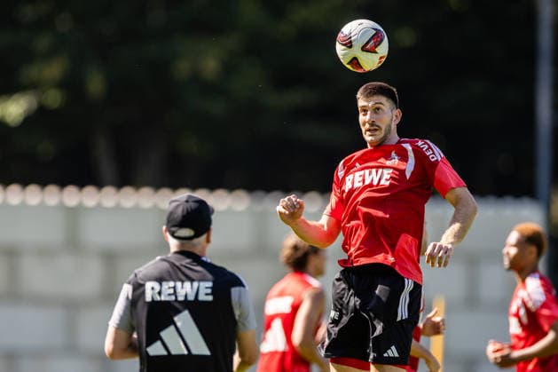 COLOGNE, GERMANY - JULY 15: Luka Lochoshvili (1. FC Koeln, 24) controls the ball via header during a training session of season 2026 27 at Geissbockheim on July 15, 2026 in Cologne, Germany. North Rhine Westphalia Germany Copyright: xSteffiexWunderlx