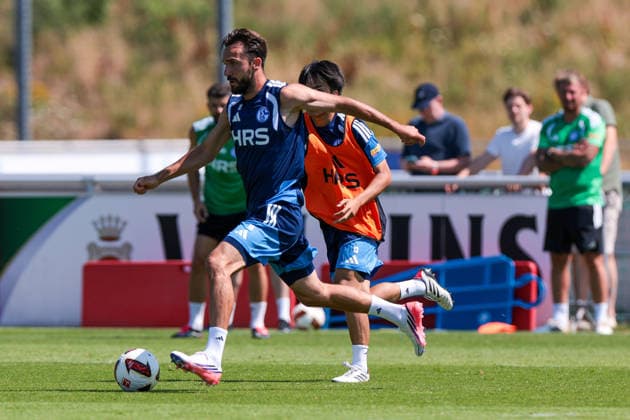 15.07.2026, Fussball, Training des FC Schalke 04. Kenan Karaman (FC Schalke 04). Gelsenkirchen Trainingsgelände FC Schalke 04 NRW Deutschland xRHR-FOTO YYx *** July 15, 2026, Soccer, FC Schalke 04 practice Kenan Karaman FC Schalke 04 Gelsenkirchen FC Schalke 04 training facility NRW Germany xRHR PHOTO YYx Copyright: RHR-FOTOx RHR-FOTO YY
