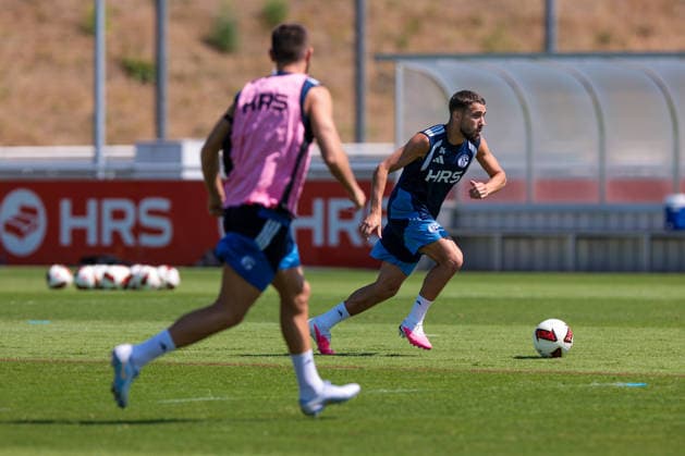 15.07.2026, Fussball, Training des FC Schalke 04. Adil Aouchiche (FC Schalke 04). Gelsenkirchen Trainingsgelände FC Schalke 04 NRW Deutschland xRHR-FOTO YYx *** July 15, 2026, Soccer, FC Schalke 04 practice Adil Aouchiche FC Schalke 04 Gelsenkirchen FC Schalke 04 training facility NRW Germany xRHR PHOTO YYx Copyright: RHR-FOTOx RHR-FOTO YY