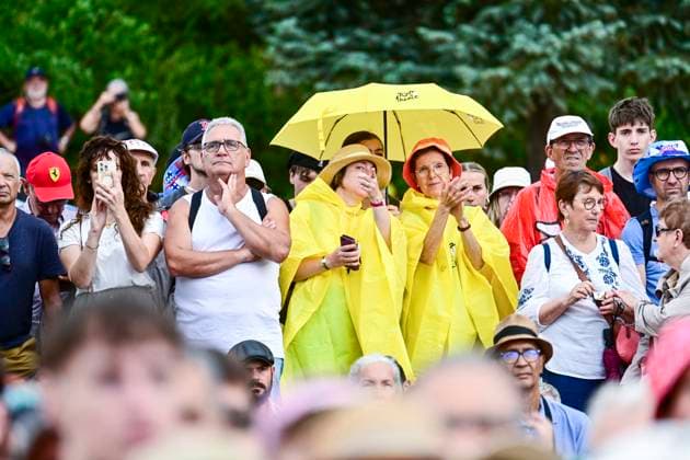 Tour de France 2026 Stage 11 NEVERS, FRANCE - JULY 15 : Illustration picture of fans during stage 11 of the 113rd edition of Tour de France an UCI World Tour 2.UWT cycling road race stage for Men Elite of 161 km with start in Vichy and finish in Nevers on July 15, 2026 in Nevers, France, 15 07 2026 Nevers France  Copyright: xPeterxDexVoechtx