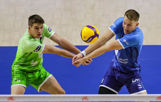 Men s Volleyball Nations League - Belgrade 2026 Slovenia s Rok Mozic (R) and Slovenia s Grega Okroglic in action during the MenÕs Volleyball Nations League Pool 7 match between Germany and Slovenia at Belgrade Arena on July 15, 2026 in Belgrade, Serbia. Belgrade Serbia Copyright: xSrdjanxStevanovicx x
