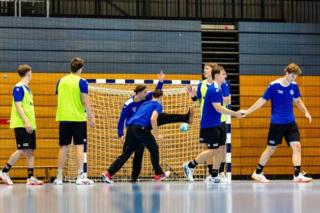 15.07.2026, GER, Handball, Maenner, Saison 26 27, Opel 1.Handballbundesligal, ThSV Eisenach Trainingsauftakt Silvio Heinevetter (ThSV Eisenach,12), Alexandar Capric (ThSV Eisenach, 6) 99817 Eisenach Werner-Assmann-Halle Am Sportp Thueringen Deutschland *** July 15, 2026, GER, Handball, Men, 2026–2027 Season, Opel 1 Handball Bundesliga, ThSV Eisenach Training Kickoff: Silvio Heinevetter (ThSV Eisenach), 12; Alexandar Capric (ThSV Eisenach), 6; 99817 Eisenach, Werner Assmann Hall, Am Sportpark, Thuringia, Germany