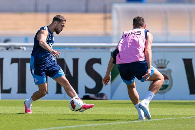 15.07.2026, Fussball, Training des FC Schalke 04. Adil Aouchiche (FC Schalke 04). Gelsenkirchen Trainingsgelände FC Schalke 04 NRW Deutschland xRHR-FOTO YYx *** July 15, 2026, Soccer, FC Schalke 04 practice Adil Aouchiche FC Schalke 04 Gelsenkirchen FC Schalke 04 training facility NRW Germany xRHR PHOTO YYx Copyright: RHR-FOTOx RHR-FOTO YY