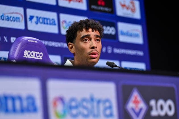 IPA86704014 - ACF Fiorentina defender Arthur Atta speaks during a press conference, PK, Pressekonferenz at the presentation of ACF Fiorentina s new player, Arthur Atta, for an Italian Serie A soccer match in Bagno a Ripoli (FI), Italy, on July 15, 2026  Copyright: xLisaxGuglielmi IPAxSportx xx 86704014