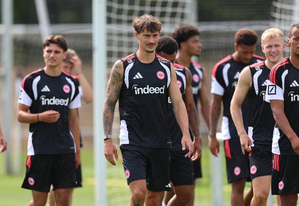 15.07.2026, Fussball Training, Eintracht Frankfurt, v.l., Robin Koch (Eintracht Frankfurt) DFL DFB REGULATIONS PROHIBIT ANY USE OF PHOTOGRAPHS AS IMAGE SEQUENCES AND OR QUASI-VIDEO. xdcx *** July 15, 2026, Soccer Practice, Eintracht Frankfurt, from left: Robin Koch, Eintracht Frankfurt. DFL and DFB regulations prohibit any use of photographs as image sequences and or quasi-video. xdcx Copyright: HMBxMedia Claus