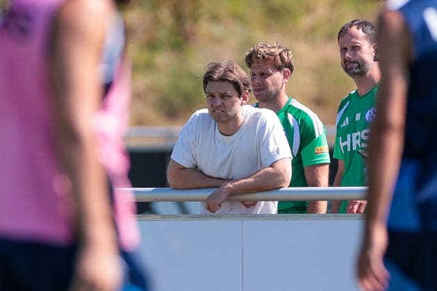 15.07.2026, Fussball, Training des FC Schalke 04. Technischer Leiter Lorenz Kutscha-Lissberg (FC Schalke 04). Gelsenkirchen Trainingsgelände FC Schalke 04 NRW Deutschland xRHR-FOTO YYx *** July 15, 2026, Soccer, FC Schalke 04 Training Session; Technical Director Lorenz Kutscha Lissberg; FC Schalke 04, Gelsenkirchen; FC Schalke 04 Training Facility; North Rhine-Westphalia, Germany; xRHR PHOTO YYx Copyright: RHR-FOTOx RHR-FOTO YY