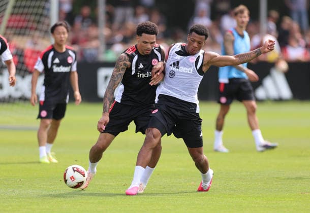 15.07.2026, Fussball Training, Eintracht Frankfurt, v.l., Pharell Nnamdi Collins (Eintracht Frankfurt), Jessic Ngankam (Eintracht Frankfurt) DFL DFB REGULATIONS PROHIBIT ANY USE OF PHOTOGRAPHS AS IMAGE SEQUENCES AND OR QUASI-VIDEO. xdcx *** July 15, 2026, Soccer practice, Eintracht Frankfurt, from left: Pharell Nnamdi Collins (Eintracht Frankfurt), Jessic Ngankam (Eintracht Frankfurt). DFL and DFB regulations prohibit any use of photographs as image sequences and or quasi-video. xdcx Copyright: HMBxMedia Claus