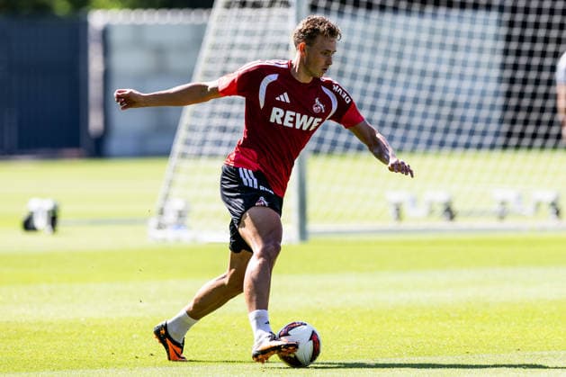 COLOGNE, GERMANY - JULY 15: Sebastian Sebulonsen (1. FC Koeln, 28) controls the ball during a training session of season 2026 27 at Geissbockheim on July 15, 2026 in Cologne, Germany. North Rhine Westphalia Germany Copyright: xSteffiexWunderlx