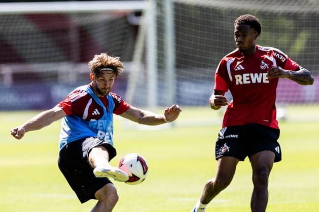 COLOGNE, GERMANY - JULY 15: Jan Thielmann (1. FC Koeln, 29) controls the ball against David Fürst (1. FC Koeln) during a training session of season 2026 27 at Geissbockheim on July 15, 2026 in Cologne, Germany. North Rhine Westphalia Germany Copyright: xSteffiexWunderlx