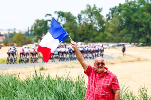 Tour de France 2026 Stage 11 NEVERS, FRANCE - JULY 15 : Illustration picture of fans during stage 11 of the 113rd edition of Tour de France an UCI World Tour 2.UWT cycling road race stage for Men Elite of 161 km with start in Vichy and finish in Nevers on July 15, 2026 in Nevers, France, 15 07 2026 Nevers France  Copyright: xLucaxBettinix