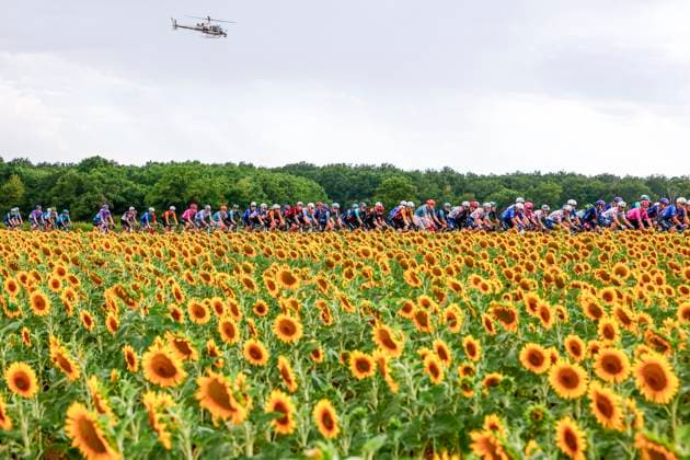 Tour de France 2026 Stage 11 NEVERS, FRANCE - JULY 15 : Illustration picture of the peloton during stage 11 of the 113rd edition of Tour de France an UCI World Tour 2.UWT cycling road race stage for Men Elite of 161 km with start in Vichy and finish in Nevers on July 15, 2026 in Nevers, France, 15 07 2026 Nevers France  Copyright: xLucaxBettinix
