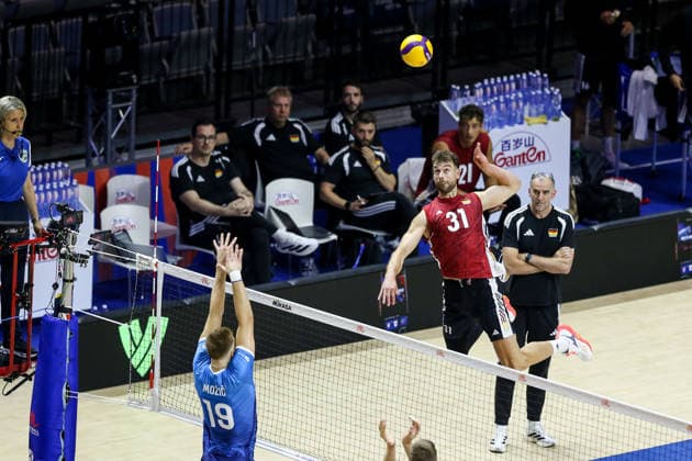 Germany v Slovenia - Men s Volleyball Nations League BELGRADE, SERBIA - JULY 15: Yann Bohme of Germany competes with Rok Mozic of Slovenia during the Men s Volleyball Nations League match between Germany and Slovenia on July 15, 2026 in Belgrade, Serbia. Filip Stevanovic Anadolu Belgrade Serbia. Editorial use only. Please get in touch for any other usage.  Copyright: x2026xAnadoluxFilipxStevanovicx