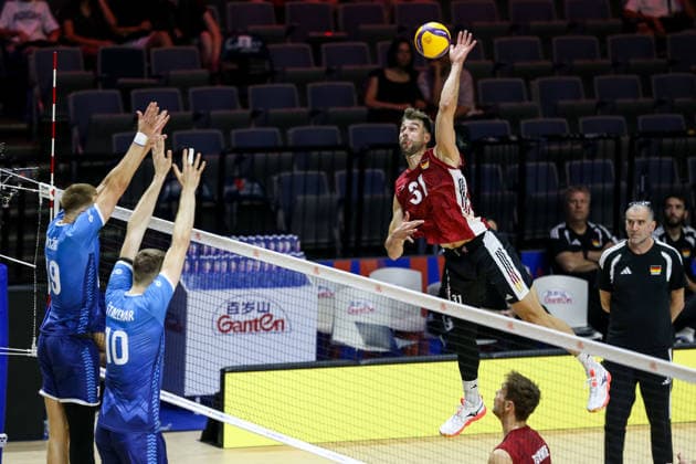 Sport Bilder des Tages Germany v Slovenia - Men s Volleyball Nations League BELGRADE, SERBIA - JULY 15: Players of Slovenia compete against players of Germany during the Men s Volleyball Nations League match between Germany and Slovenia on July 15, 2026 in Belgrade, Serbia. Filip Stevanovic Anadolu Belgrade Serbia. Editorial use only. Please get in touch for any other usage.  Copyright: x2026xAnadoluxFilipxStevanovicx