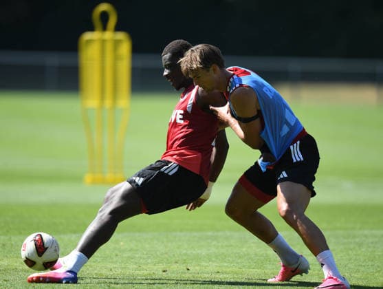 15.07.2026, xophax, Fussball 1.Bundesliga, 1.FC Koeln , Trainingsauftakt am Geissbockheim. Joel Schmied , rechts ( 1.FC Köln ) versucht Ragnar Ache ,links ( 1.FC Köln ) zu stoppen Koeln *** July 15, 2026, xophax, Soccer, Bundesliga 1, 1. FC Köln, Start of training at Geissbockheim: Joel Schmied (right) of 1. FC Köln tries to stop Ragnar Ache (left) of 1. FC Köln