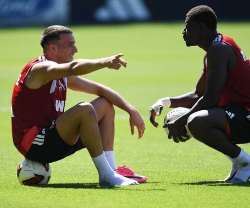 15.07.2026, xophax, Fussball 1.Bundesliga, 1.FC Koeln , Trainingsauftakt am Geissbockheim. Said El Mala ( 1.FC Köln ) , links und Ragnar Ache , rechts ( 1.FC Köln ) Koeln *** July 15, 2026, xophax, Soccer, Bundesliga 1, 1. FC Köln, Start of training at the Geissbockheim: Said El Mala (1. FC Köln, left) and Ragnar Ache (1. FC Köln, right)