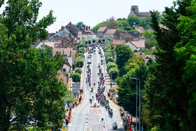 Tour de France 2026 Stage 11 NEVERS, FRANCE - JULY 15 : Illustration picture of the peloton during stage 11 of the 113rd edition of Tour de France an UCI World Tour 2.UWT cycling road race stage for Men Elite of 161 km with start in Vichy and finish in Nevers on July 15, 2026 in Nevers, France, 15 07 2026 Nevers France  Copyright: xLucaxBettinix