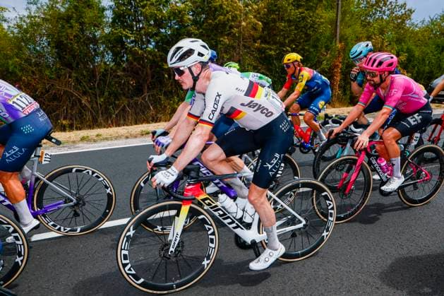 Tour de France 2026 Stage 11 NEVERS, FRANCE - JULY 15 : Engelhardt Felix (GER) of Team Jayco AlUla in action during stage 11 of the 113rd edition of Tour de France an UCI World Tour 2.UWT cycling road race stage for Men Elite of 161 km with start in Vichy and finish in Nevers on July 15, 2026 in Nevers, France, 15 07 2026 Nevers France  Copyright: xLucaxBettinix