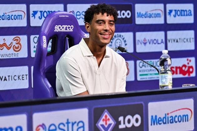 IPA86704577 - ACF Fiorentina midfielder Arthur Atta speaks during a press conference, PK, Pressekonferenz at the presentation of ACF Fiorentina s new player, Arthur Atta, for an Italian Serie A soccer match in Bagno a Ripoli (FI), Italy, on July 15, 2026  Copyright: xLisaxGuglielmi IPAxSportx xx 86704577