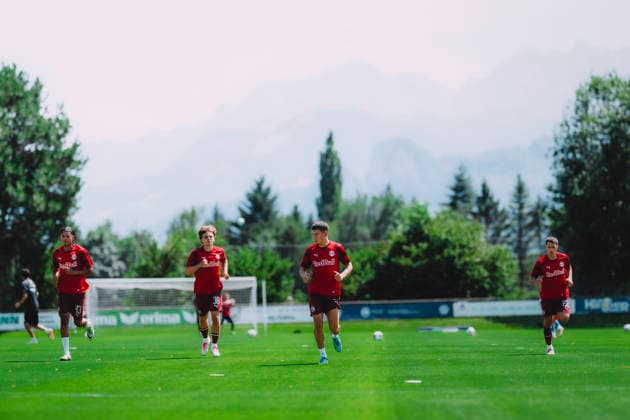 Friendly Match FC Red Bull Salzburg vs. Gamba Osaka ANIF, AUSTRIA JULY 15, 2026: Enrique Aguilar, Ilja Ivanschitz, Damir Redzic, Stefan Lainer, of FC Red Bull Salzburg prior the pre-season friendly match FC Red Bull Salzburg vs. Gamba Osaka in Anif, Austria. ( Copyright: xFCxRedxBullxSalzburgxGmbHx RBS_AS18062