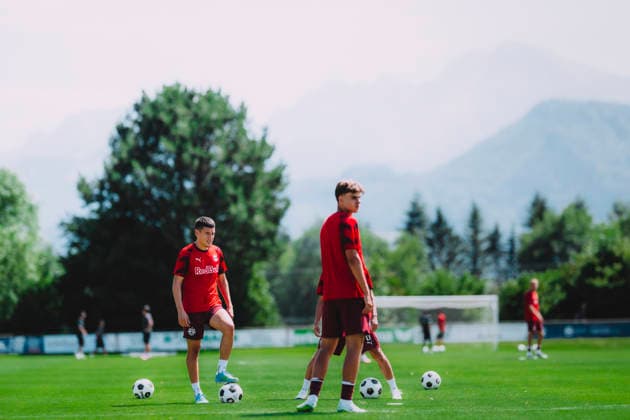Sport Bilder des Tages Friendly Match FC Red Bull Salzburg vs. Gamba Osaka ANIF, AUSTRIA JULY 15, 2026: Damir Redzic of FC Red Bull Salzburg prior the pre-season friendly match FC Red Bull Salzburg vs. Gamba Osaka in Anif, Austria. ( Copyright: xFCxRedxBullxSalzburgxGmbHx RBS_AS18224