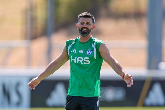 15.07.2026, Fussball, Training des FC Schalke 04. Trainer Miron Muslic (FC Schalke 04). Gelsenkirchen Trainingsgelände FC Schalke 04 NRW Deutschland xRHR-FOTO YYx *** July 15, 2026, Soccer, FC Schalke 04 practice; Coach Miron Muslic; FC Schalke 04, Gelsenkirchen; FC Schalke 04 training facility; North Rhine-Westphalia, Germany; xRHR PHOTO YYx Copyright: RHR-FOTOx RHR-FOTO YY