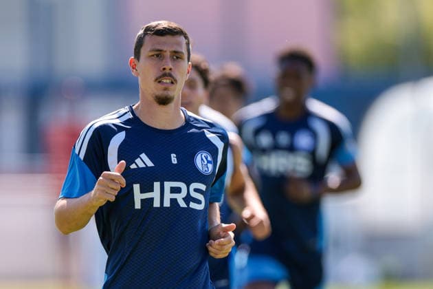 15.07.2026, Fussball, Training des FC Schalke 04. Ron Schallenberg (FC Schalke 04). Gelsenkirchen Trainingsgelände FC Schalke 04 NRW Deutschland xRHR-FOTO YYx *** July 15, 2026, Soccer, FC Schalke 04 Training Ron Schallenberg FC Schalke 04 Gelsenkirchen FC Schalke 04 Training Facility NRW Germany xRHR PHOTO YYx Copyright: RHR-FOTOx RHR-FOTO YY