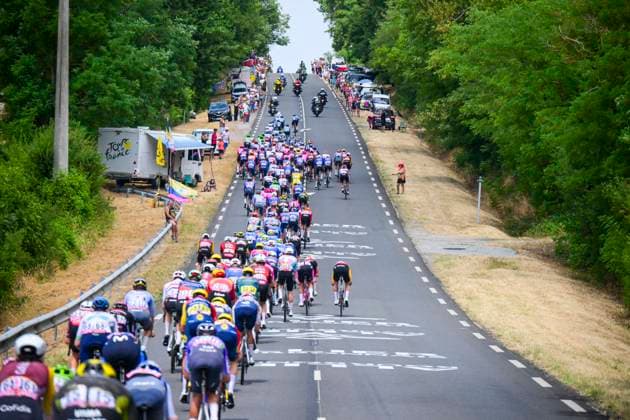Tour de France 2026 Stage 11 NEVERS, FRANCE - JULY 15 : Illustration picture of the peloton during stage 11 of the 113rd edition of Tour de France an UCI World Tour 2.UWT cycling road race stage for Men Elite of 161 km with start in Vichy and finish in Nevers on July 15, 2026 in Nevers, France, 15 07 2026 Nevers France  Copyright: xPaponxBernardx