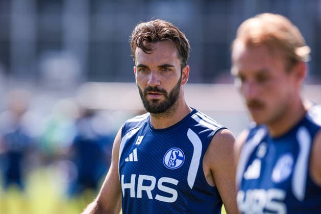 15.07.2026, Fussball, Training des FC Schalke 04. Kenan Karaman (FC Schalke 04). Gelsenkirchen Trainingsgelände FC Schalke 04 NRW Deutschland xRHR-FOTO YYx *** July 15, 2026, Soccer, FC Schalke 04 practice Kenan Karaman FC Schalke 04 Gelsenkirchen FC Schalke 04 training facility NRW Germany xRHR PHOTO YYx Copyright: RHR-FOTOx RHR-FOTO YY