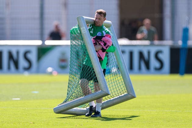 15.07.2026, Fussball, Training des FC Schalke 04. Co-Trainer Eddie Lattimore (FC Schalke 04). Gelsenkirchen Trainingsgelände FC Schalke 04 NRW Deutschland xRHR-FOTO YYx *** July 15, 2026, Soccer, FC Schalke 04 practice, Assistant Coach Eddie Lattimore, FC Schalke 04, Gelsenkirchen, FC Schalke 04 training facility, North Rhine-Westphalia, Germany, xRHR, PHOTO YYx Copyright: RHR-FOTOx RHR-FOTO YY