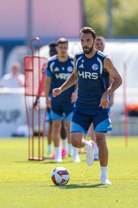 15.07.2026, Fussball, Training des FC Schalke 04. Kenan Karaman (FC Schalke 04). Gelsenkirchen Trainingsgelände FC Schalke 04 NRW Deutschland xRHR-FOTO YYx *** July 15, 2026, Soccer, FC Schalke 04 practice Kenan Karaman FC Schalke 04 Gelsenkirchen FC Schalke 04 training facility NRW Germany xRHR PHOTO YYx Copyright: RHR-FOTOx RHR-FOTO YY