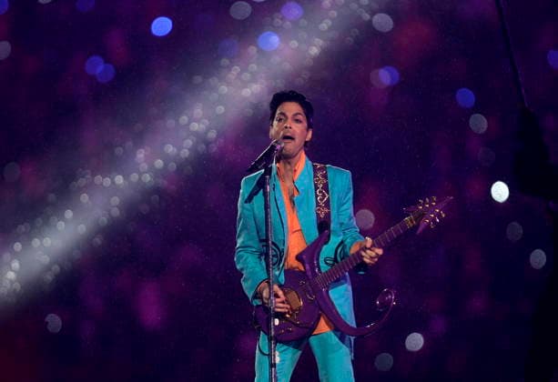 USA AMERICAN FOOTBALL SUPER BOWL SUPER BOWL XLI epa00922989 Recording artist Prince performs during the halftime show of Super Bowl XLI in Miami, Florida, Sunday 04 February 2007. The Indianapolis Colts play the Chicago Bears. Miami United States  Copyright: xTANNENxMAURYx