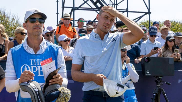 SOUTHPORT, ENGLAND, 20260715 Ludvig Aberg under onsdagens träningsrond tillsammans med sin caddie Joe Skovron som genomfördes i tryckande värme pa Royal Birkdale Golf Club inför the British Open i Birkdale Southport. SOUTHPORT ENGLAND x1019x *** SOUTHPORT, ENGLAND, July 15, 2026 Ludvig Aberg during Wednesday’s practice round with his caddie Joe Skovron, which took place in sweltering heat at Royal Birkdale Golf Club ahead of the British Open in Birkdale, Southport, SOUTHPORT, ENGLAND x1019x  Copyright: xChristerxHöglund TTx BEFORE THE BRITISH OPEN