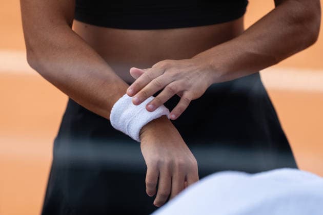 TENNIS - WTA, Tennis Damen Generali Open Ladies Kitzbuehel KITZBUEHEL,AUSTRIA,15.JUL.26 - TENNIS - WTA Tour, Generali Open Ladies Kitzbuehel. Image shows feature of a hands getting ready.  GEPAxpictures xJulioxArellano