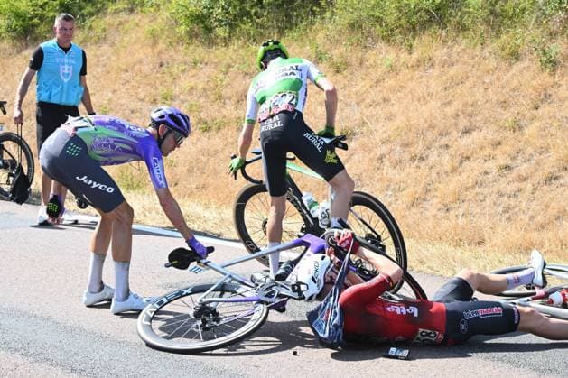 Tour de France 2026 Stage 11 NEVERS, FRANCE - JULY 15 : O Connor Ben (AUS) of Team Jayco AlUla, Balderstone Abel (ESP) of Caja Rural - Seguros RGA, Zimmermann Georg (GER) of Lotto - Intermarche in a crash during stage 11 of the 113rd edition of Tour de France an UCI World Tour 2.UWT cycling road race stage for Men Elite of 161 km with start in Vichy and finish in Nevers on July 15, 2026 in Nevers, France, 15 07 2026 Nevers France  Copyright: xGarnierxEtiennex